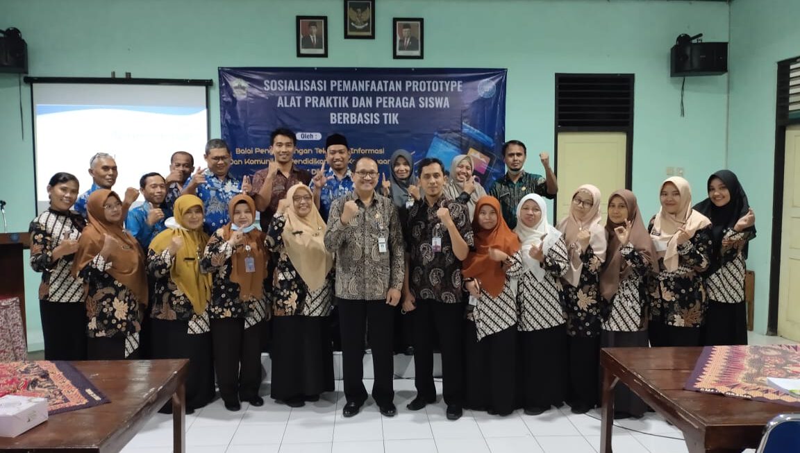 Sosialisasi Pemanfaatan Prototype Alat Praktik dan Peraga Siswa Berbasis TIK Oleh BPTIK Dikbud Jawa Tengah